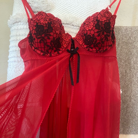 Inner Secrets Babydoll mesh red and black slit open front - Picture 2 of 7